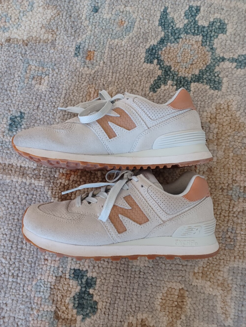 Womens New Balance 574 Shoes - Picture 2 of 6